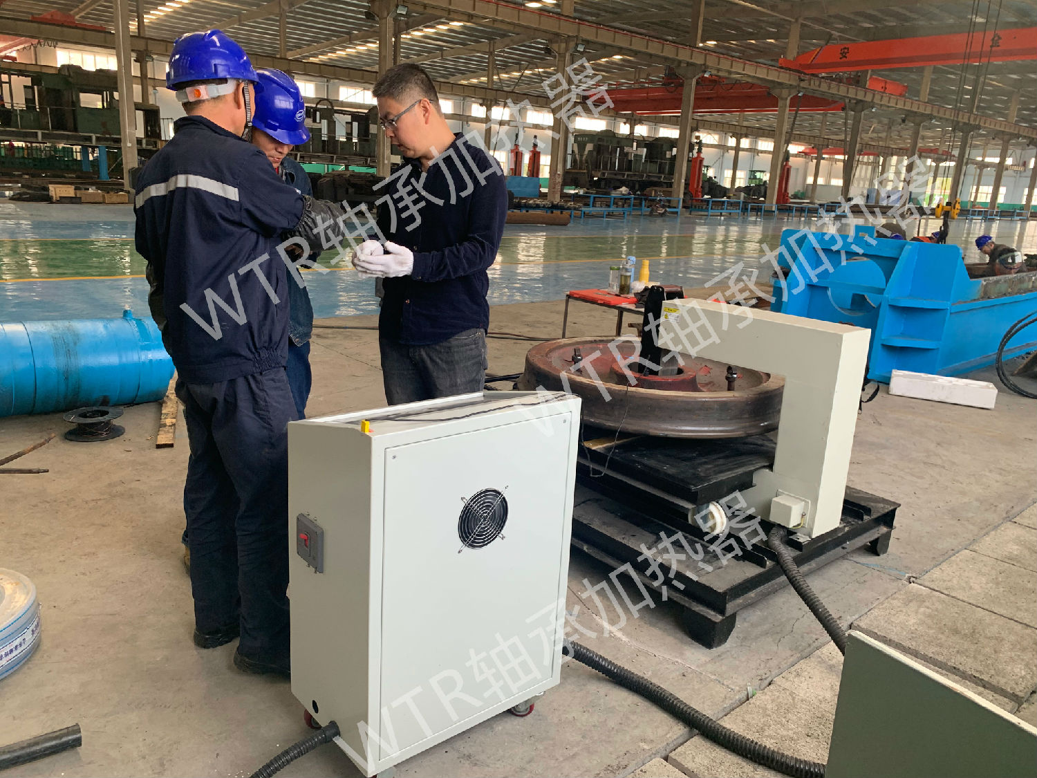 軸承加熱器.jpg 軸承加熱器.jpg