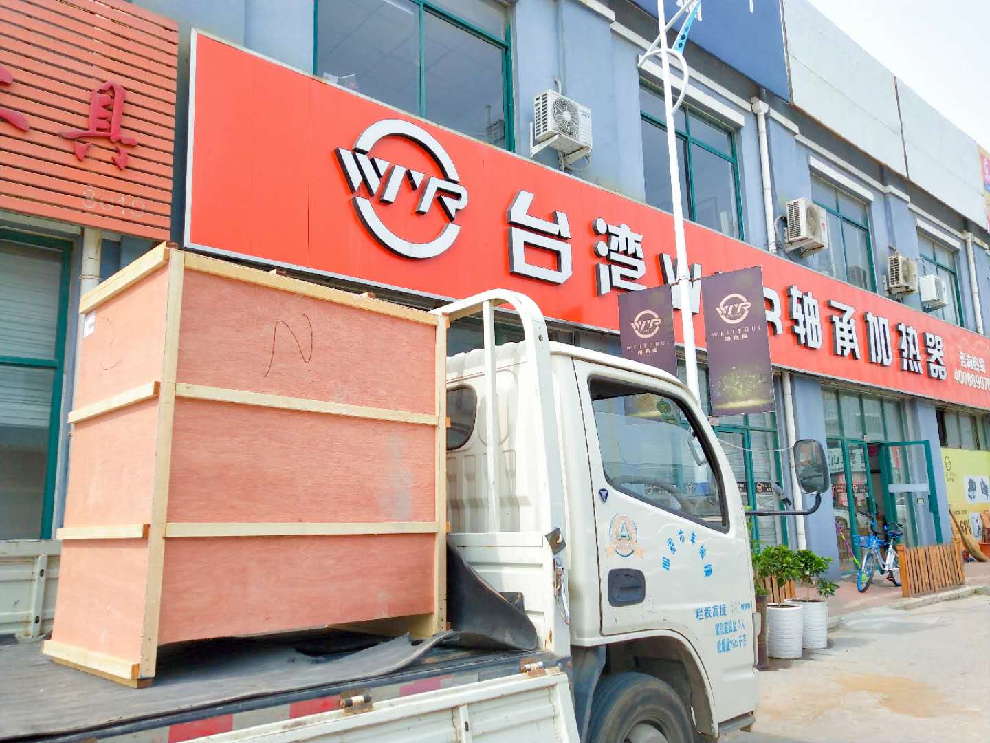 感應加熱設備.jpg 感應加熱設備.jpg
